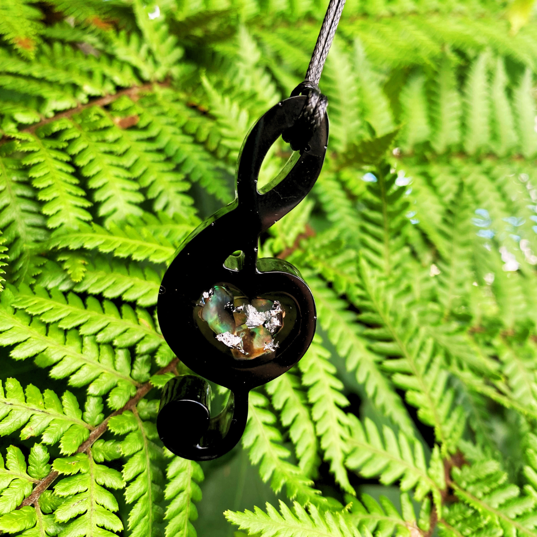 Pāua Treble Clef Pendant